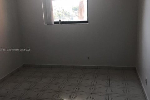 Condo in Miami, Florida, 1 bedroom  № 1923932 - photo 9