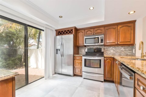 Casa en alquiler en Miami, Florida, 2 dormitorios, 103.77 m2 № 1942212 - foto 3