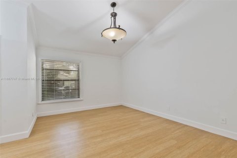 House in Miami, Florida 2 bedrooms, 103.77 sq.m. № 1942212 - photo 16