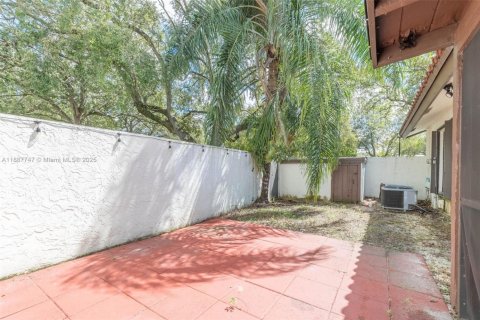 House in Miami, Florida 2 bedrooms, 103.77 sq.m. № 1942212 - photo 4