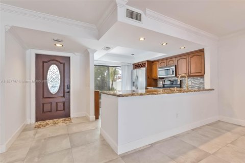 House in Miami, Florida 2 bedrooms, 103.77 sq.m. № 1942212 - photo 8