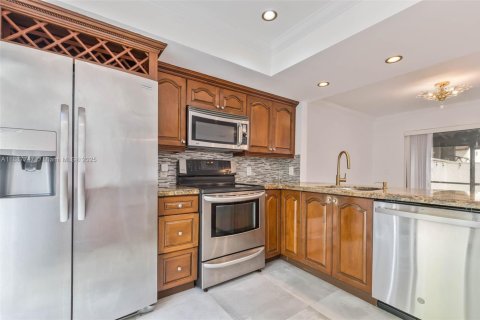 House in Miami, Florida 2 bedrooms, 103.77 sq.m. № 1942212 - photo 9
