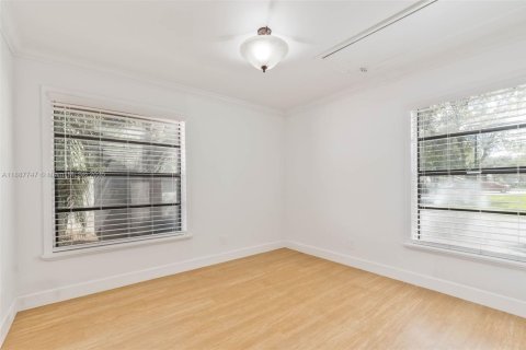 House in Miami, Florida 2 bedrooms, 103.77 sq.m. № 1942212 - photo 14