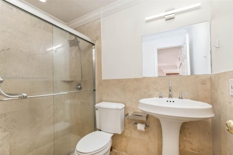 House in Miami, Florida 2 bedrooms, 103.77 sq.m. № 1942212 - photo 15