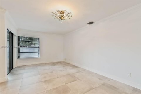 House in Miami, Florida 2 bedrooms, 103.77 sq.m. № 1942212 - photo 10