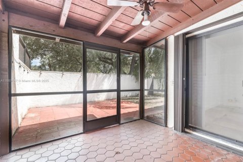 House in Miami, Florida 2 bedrooms, 103.77 sq.m. № 1942212 - photo 22