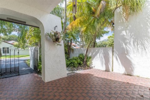 House in Miami, Florida 2 bedrooms, 103.77 sq.m. № 1942212 - photo 7