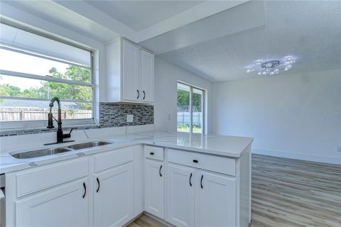 House in Valrico, Florida 3 bedrooms, 116.87 sq.m. № 1613895 - photo 10
