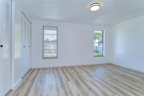 House in Valrico, Florida 3 bedrooms, 116.87 sq.m. № 1613895 - photo 11
