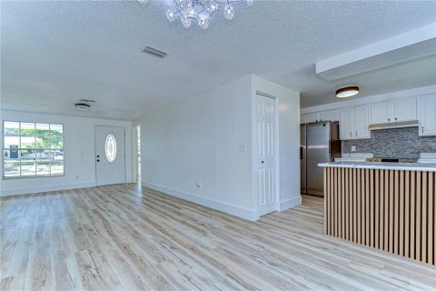 House in Valrico, Florida 3 bedrooms, 116.87 sq.m. № 1613895 - photo 5