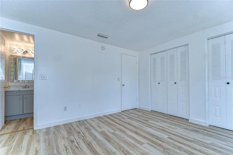 House in Valrico, Florida 3 bedrooms, 116.87 sq.m. № 1613895 - photo 12