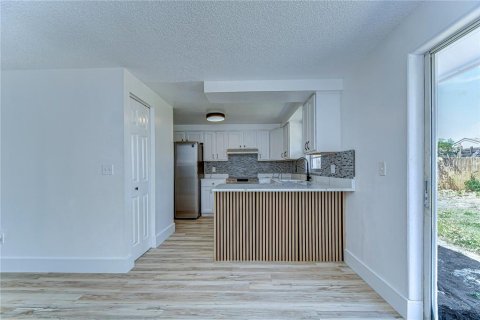House in Valrico, Florida 3 bedrooms, 116.87 sq.m. № 1613895 - photo 7