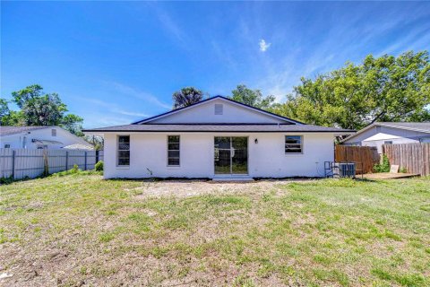 House in Valrico, Florida 3 bedrooms, 116.87 sq.m. № 1613895 - photo 18