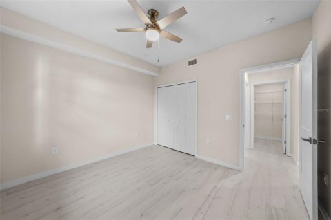 Condo in Saint Petersburg, Florida, 2 bedrooms  № 2267036 - photo 18