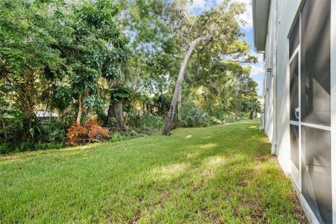 Condo in Saint Petersburg, Florida, 2 bedrooms  № 2267036 - photo 11