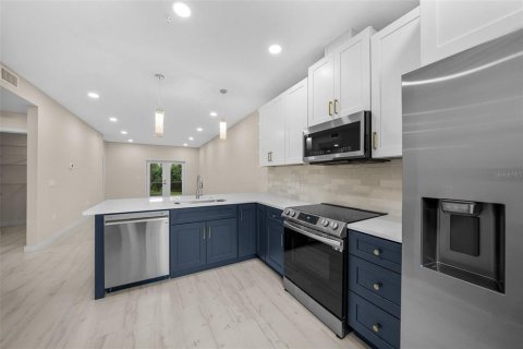 Condo in Saint Petersburg, Florida, 2 bedrooms  № 2267036 - photo 2