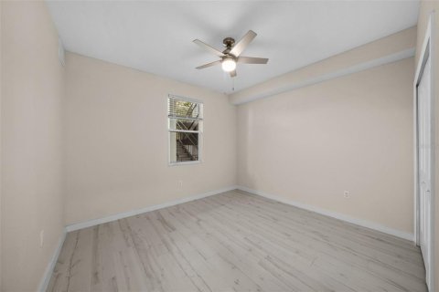 Condo in Saint Petersburg, Florida, 2 bedrooms  № 2267036 - photo 17