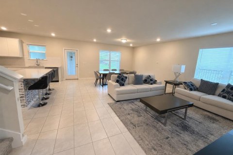 House in Apopka, Florida 4 bedrooms, 230.58 sq.m. № 2227111 - photo 14