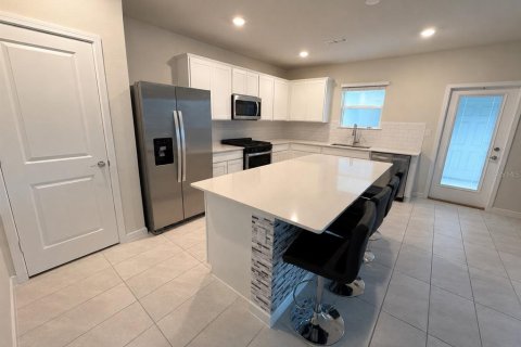 House in Apopka, Florida 4 bedrooms, 230.58 sq.m. № 2227111 - photo 17