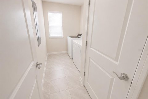 House in Apopka, Florida 4 bedrooms, 230.58 sq.m. № 2227111 - photo 30