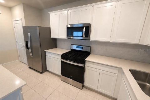 House in Apopka, Florida 4 bedrooms, 230.58 sq.m. № 2227111 - photo 19