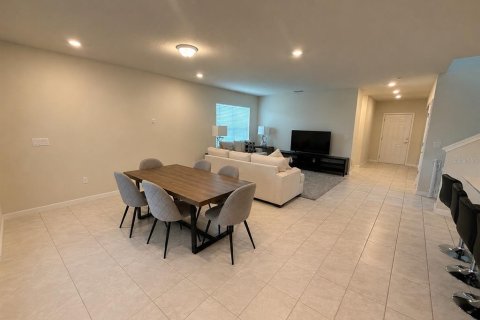 House in Apopka, Florida 4 bedrooms, 230.58 sq.m. № 2227111 - photo 15