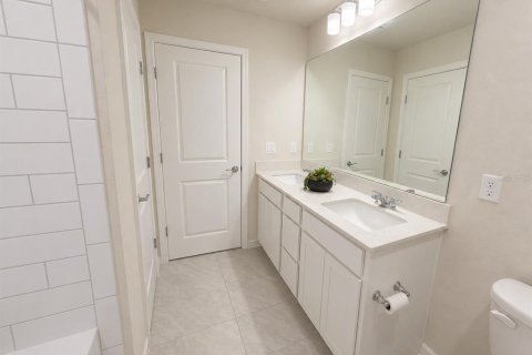 House in Apopka, Florida 4 bedrooms, 230.58 sq.m. № 2227111 - photo 23
