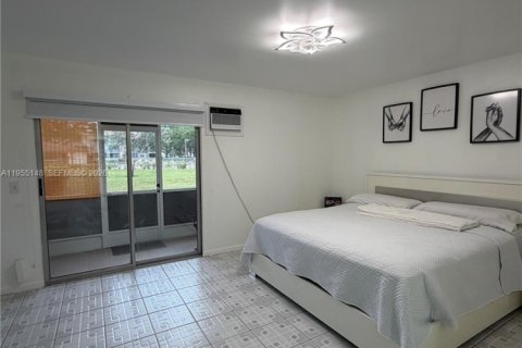 Condominio en venta en Pembroke Pines, Florida, 1 dormitorio, 75.34 m2 № 2011760 - foto 4