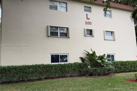 Condominio en venta en Pembroke Pines, Florida, 1 dormitorio, 75.34 m2 № 2011760 - foto 12