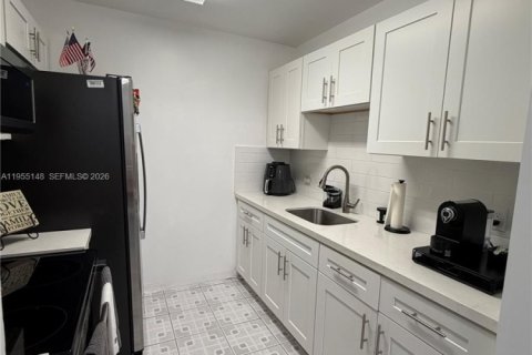 Condominio en venta en Pembroke Pines, Florida, 1 dormitorio, 75.34 m2 № 2011760 - foto 3