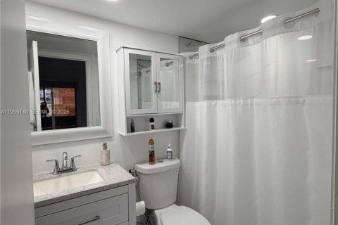 Condominio en venta en Pembroke Pines, Florida, 1 dormitorio, 75.34 m2 № 2011760 - foto 8