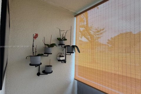 Condominio en venta en Pembroke Pines, Florida, 1 dormitorio, 75.34 m2 № 2011760 - foto 10