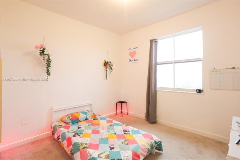 Townhouse in Homestead, Florida 3 bedrooms, 153.1 sq.m. № 2013041 - photo 17