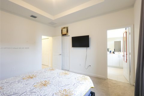 Townhouse in Homestead, Florida 3 bedrooms, 153.1 sq.m. № 2013041 - photo 12