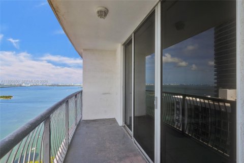 Купить кондоминиум в Майами, Флорида 47.19м2, № 2053508 - фото 2