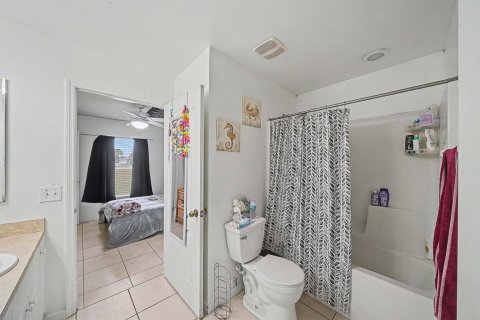 House in Lehigh Acres, Florida 3 bedrooms, 135.64 sq.m. № 2193591 - photo 24