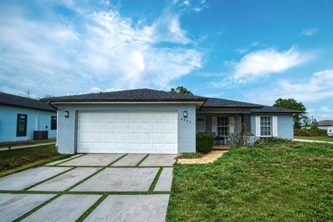 House in Lehigh Acres, Florida 3 bedrooms, 135.64 sq.m. № 2193591 - photo 4
