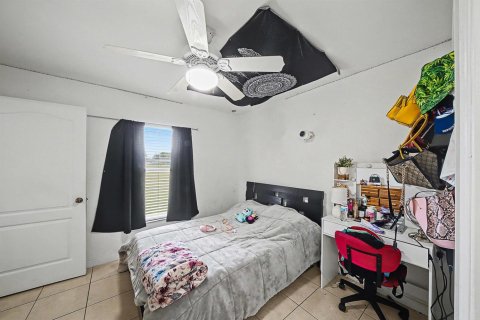 House in Lehigh Acres, Florida 3 bedrooms, 135.64 sq.m. № 2193591 - photo 25