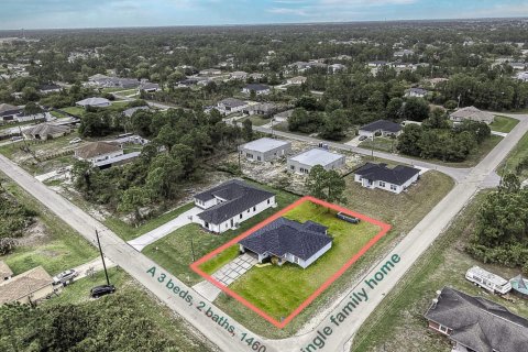 House in Lehigh Acres, Florida 3 bedrooms, 135.64 sq.m. № 2193591
