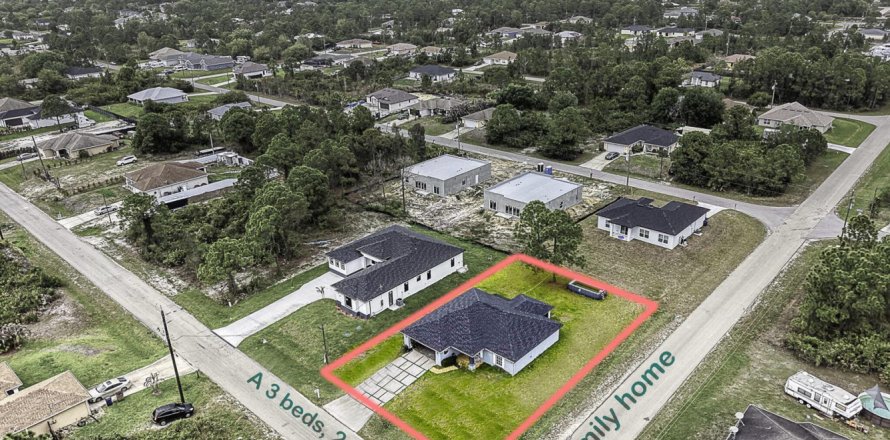 House in Lehigh Acres, Florida 3 bedrooms, 135.64 sq.m. № 2193591