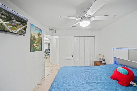 House in Lehigh Acres, Florida 3 bedrooms, 135.64 sq.m. № 2193591 - photo 21