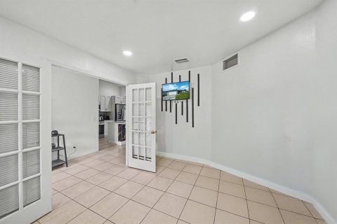 House in Lehigh Acres, Florida 3 bedrooms, 135.64 sq.m. № 2193591 - photo 10