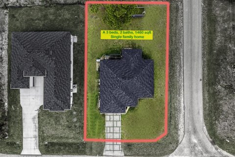 House in Lehigh Acres, Florida 3 bedrooms, 135.64 sq.m. № 2193591 - photo 2