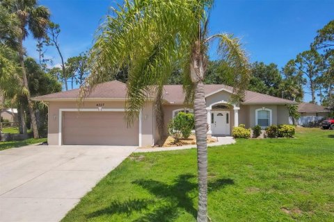 House in North Port, Florida 3 bedrooms, 143.72 sq.m. № 1803064 - photo 2