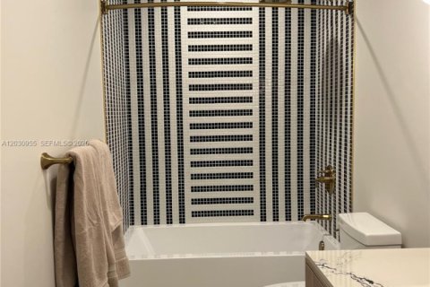 Copropriété à louer à Miami, Floride: 2 chambres, 78.04 m2 № 2154048 - photo 8