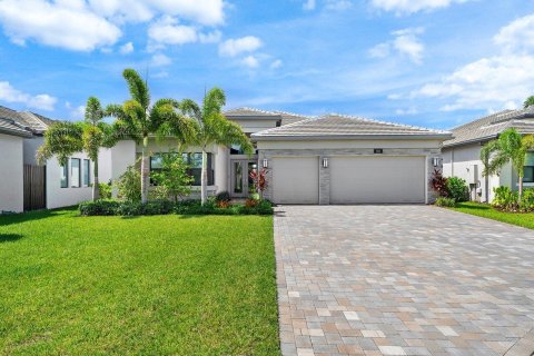 House in Boynton Beach, Florida 3 bedrooms, 263.29 sq.m. № 2247663
