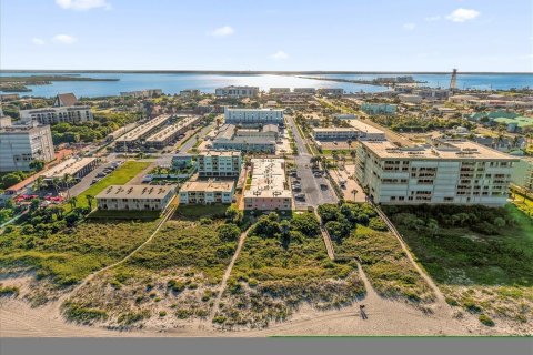 Condo in Cocoa Beach, Florida, 1 bedroom  № 1884134 - photo 2