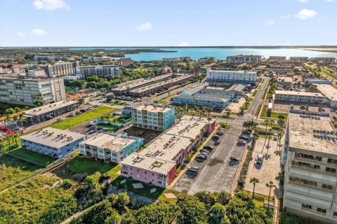 Condo in Cocoa Beach, Florida, 1 bedroom  № 1884134 - photo 24