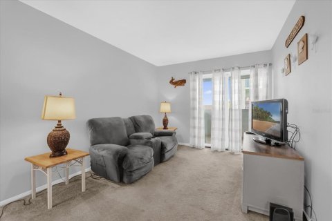 Condo in Cocoa Beach, Florida, 1 bedroom  № 1884134 - photo 19