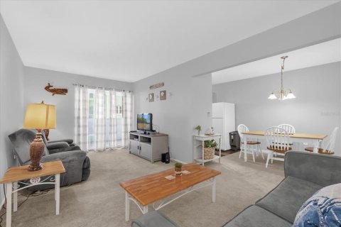 Condo in Cocoa Beach, Florida, 1 bedroom  № 1884134 - photo 18